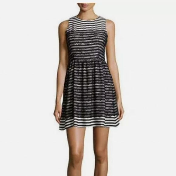 Romeo & JULIET STRIPED LACE DRESS SIZE SMALL - Picture 1 of 9